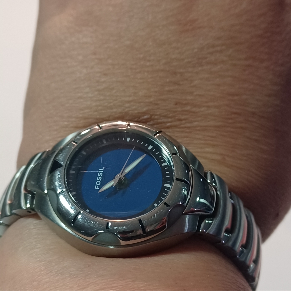 Fossil Blue Dial Silver Bracelet Watch - Picture 2 of 6